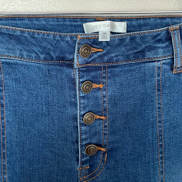 NWT Daily Thread Mid Rise Jean. 18W - Picture 5 of 7
